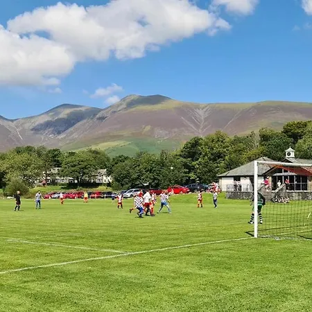 2 Bed House Sleeps 4 - Garden Parking & Pets